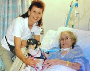 Marsha Owen & Allie Mae on a therapy visit with a hospital patient.